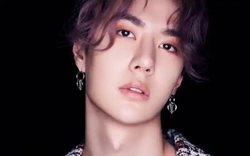 王一博,戴眼镜真的帅呆了!