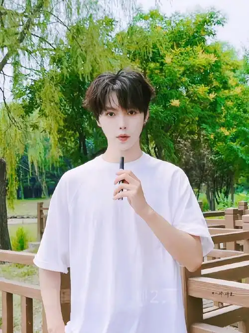 肖宇梁超话93#肖宇梁#93#向全世界安利肖宇梁