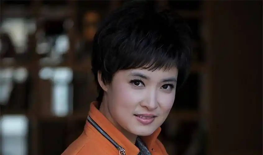 央视主持人桑晨:21岁进央视,工作29年零绯闻,丈夫身份至今成谜_节目