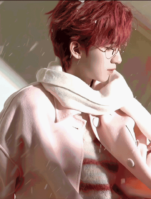 贺峻霖粉色雪兔