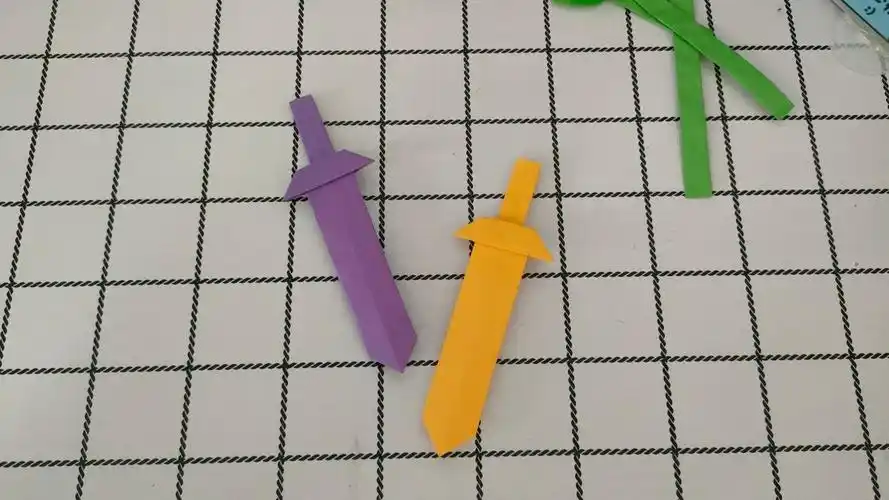 简单好玩的宝剑折纸玩具,儿童创意手工,亲子手工制作教程
