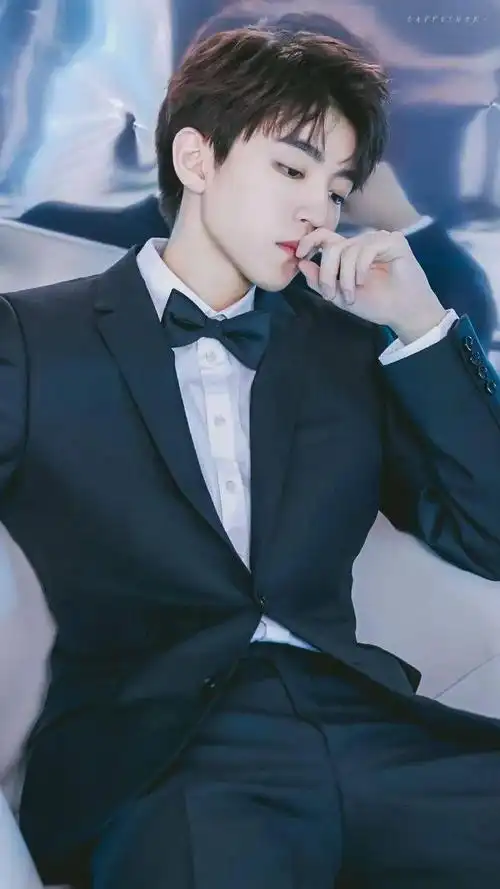 王俊凯撩人壁纸大半夜能把自己帅醒的少年