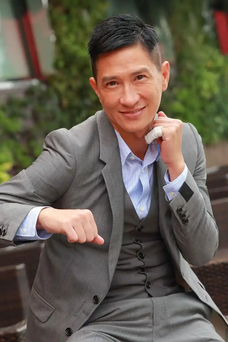 在拍摄电影《扫毒》的时候,导演要求张家辉与泰国人妖拍摄吻戏,张家辉