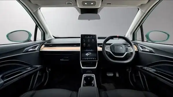 哪吒v右舵版内饰