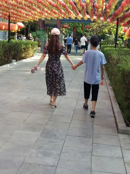 快乐姐弟俩永远手牵手