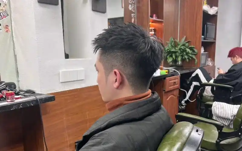 男生鬓角这样留才帅