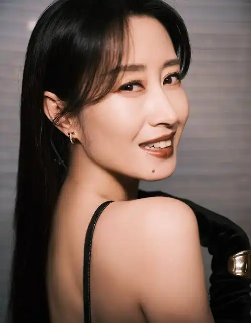 刘敏涛2022微博视界大会造型写真 造型优雅气场满满__财经头条