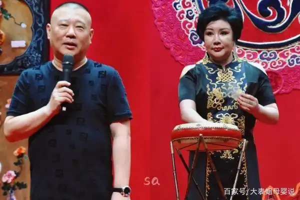 王惠再唱京韵大鼓,造型惊艳气场强,郭德纲亲自为老婆报幕