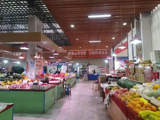 席王街道食品药监所迎接十四运提升香王农贸批发市场经营环境