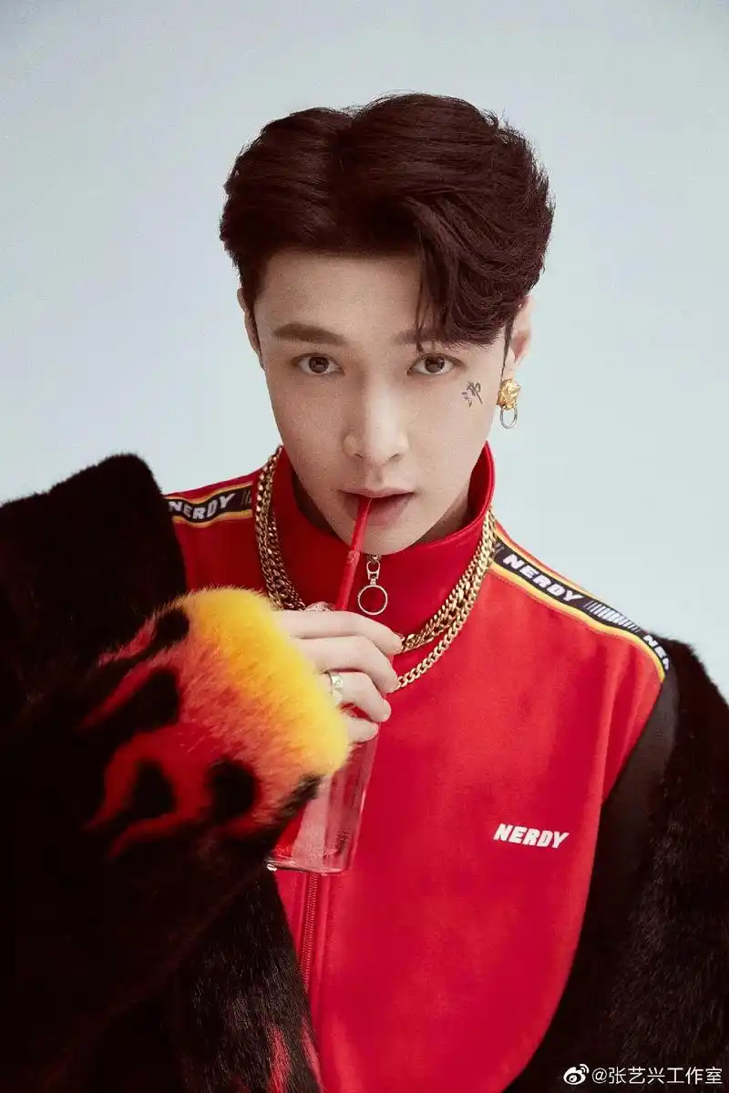 张艺兴 私藏多年高清壁纸#张艺兴壁纸 @抖音小助手 @张艺 - 抖音