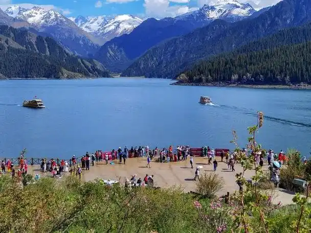天山天池风景名胜区,位于新疆维吾尔自治区昌吉回族自治州阜康市境内