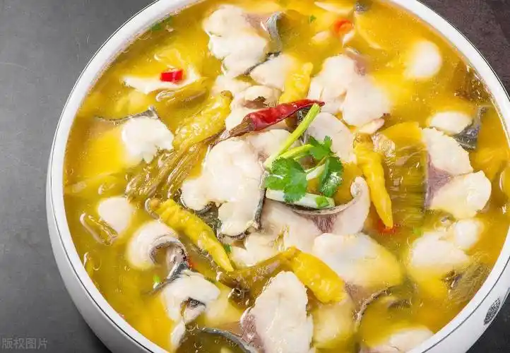 川菜中的一道经典菜品——酸菜鱼,口感鲜美,酸辣可口!