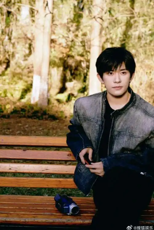 今日份的瓜猎冰导演发文回应争议易烊千玺诉商家侵权案将开庭