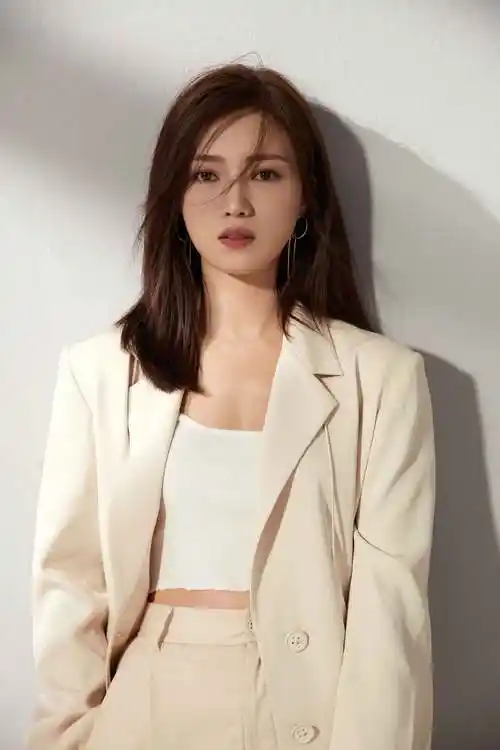 p>傅晶,1977年3月19日出生于湖北省武汉市,中国内地女演员, a target