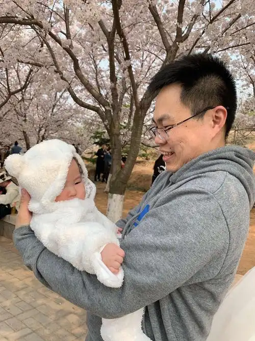 爸爸节日快乐,我爱你!