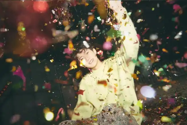 去年这一组生日图哦 城堡里的王子源源这次回来应该也拍了生日图吧