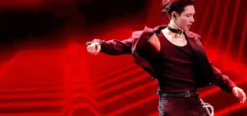 张艺兴莲首舞台惊艳上线气场强大燃炸全场