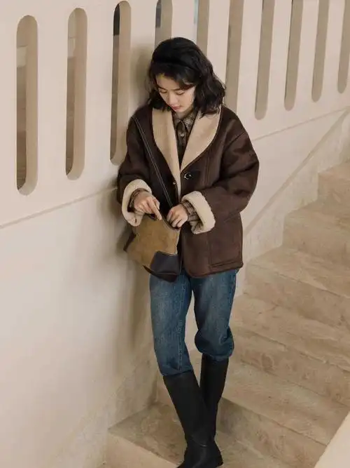 加上裤子塞进靴筒里面,显高显瘦还很时髦