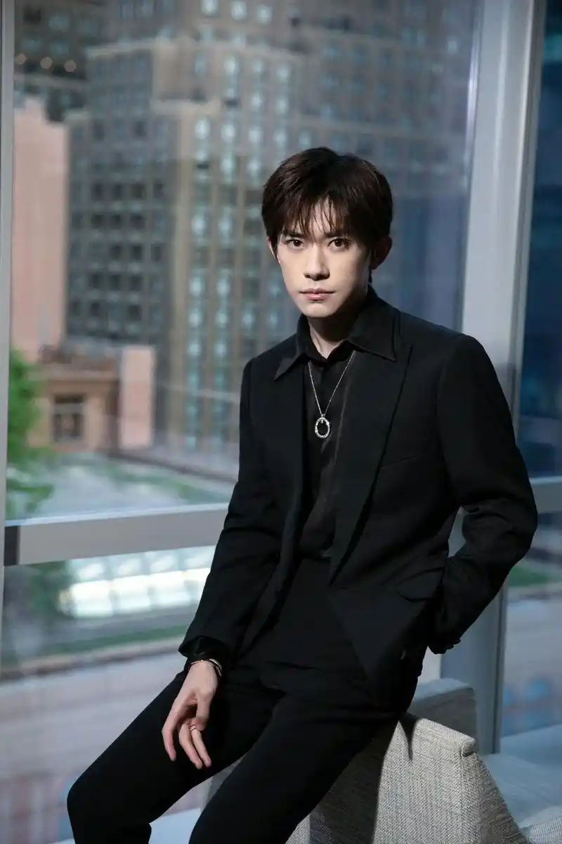 易烊千玺 #西装杀 #霸总氛围感 #该死的镜头感 #千玺新 - 抖音