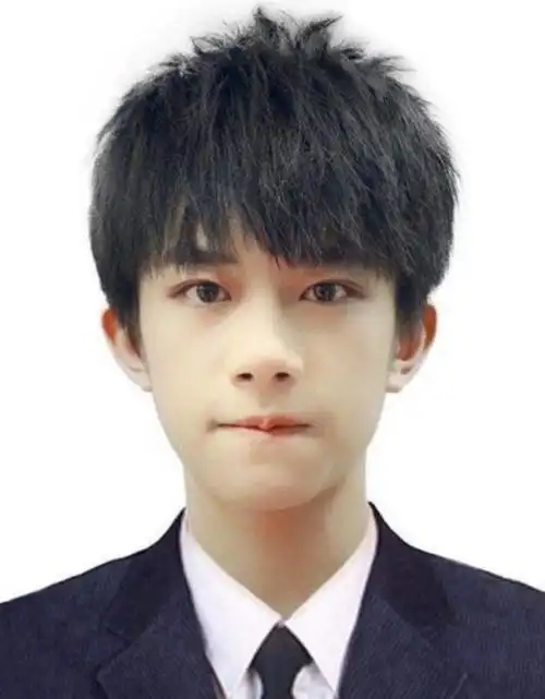 不过既然提到证件照,大家可能想知道明星的证件照和真人差距大吗,是不