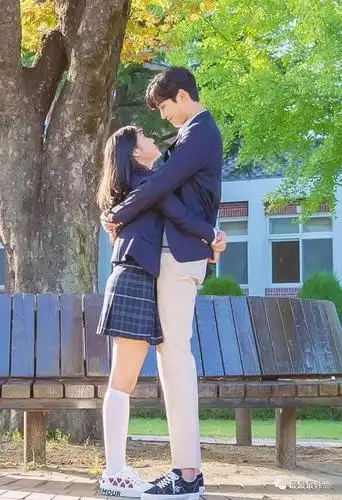 导演你真的可以,哈鲁端午的身高差太美好了,试问,这样甜甜的拥抱谁问