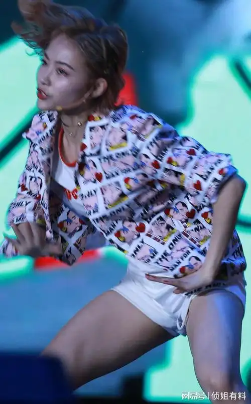 许佳琪白色热裤表演现场近距离抓拍原生态无修复超清原图啥水平