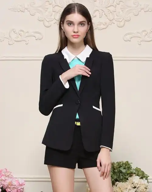 女黑色西装