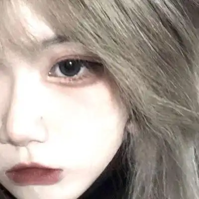 女生高冷霸气半边脸头像