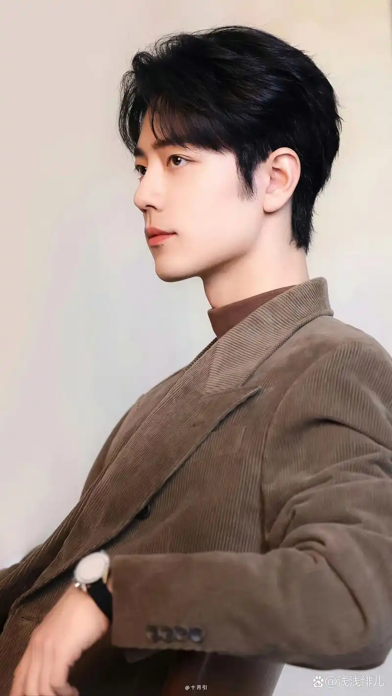 肖战# xz#日常见肖战#  春天想把百花酿成蜜, 夏天想把西瓜冰成沙.