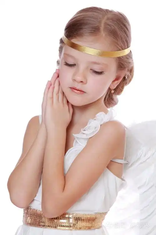 可爱天使的小女孩