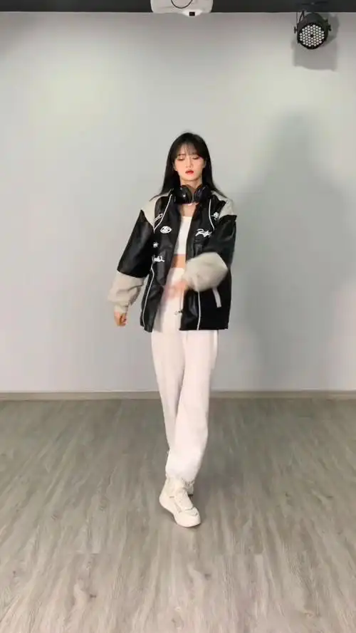 肚子有点痒 好像要长马甲线了