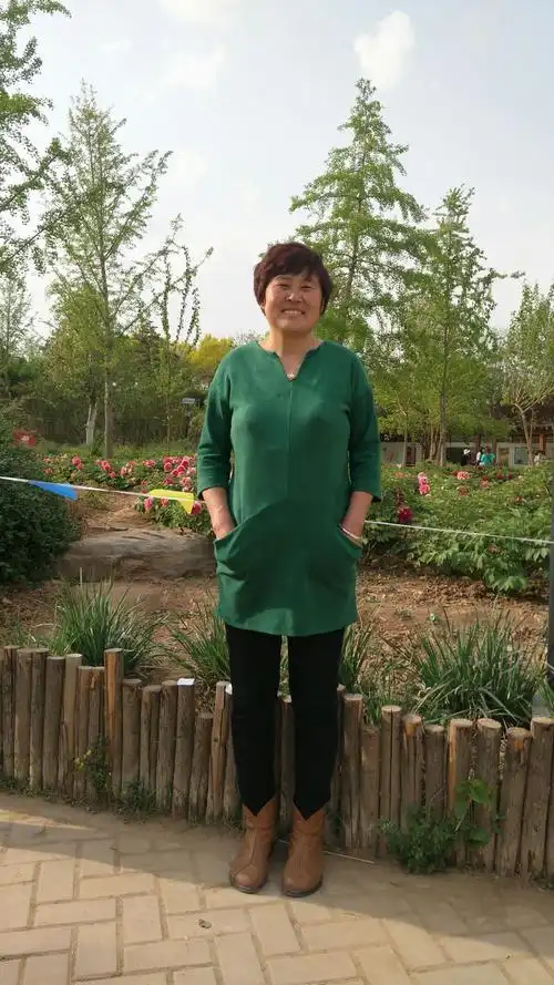 2017.4.20. 周四,天晴. 带妈妈植物园赏景.