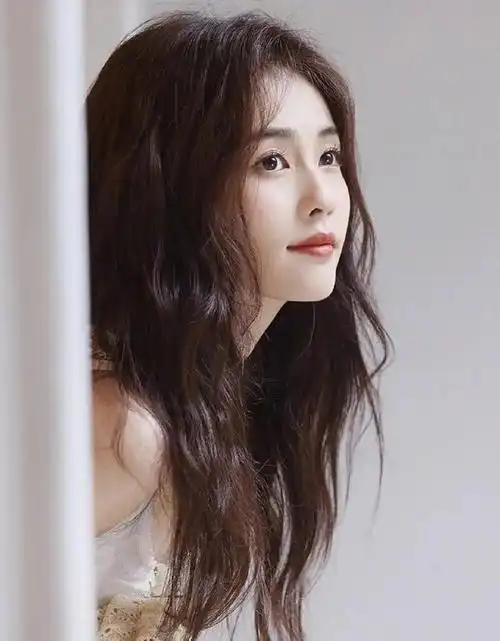 白鹿:多面演技的魅力尽显白鹿,一个引起广大观众喜爱的年轻内地女演员