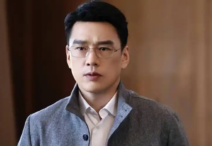 别硬演富豪角色,7位男明星,站在那就是"人间富贵竹"_王阳_靳东_王耀庆