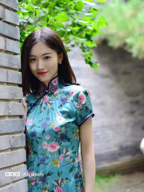 旗袍美女图片欣赏如梦如幻的曼妙美旗袍