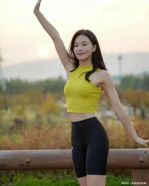 女生跑步,穿得越紧越好|瑜伽裤|紧身裤|女跑者|好身材_网易订阅