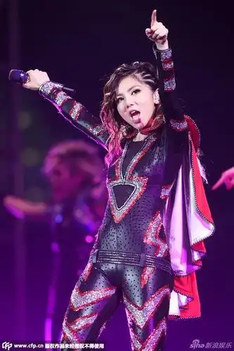 音乐 港台音乐 >> 正文  超明明星娱乐讯 25日,邓紫棋全国巡回演唱会