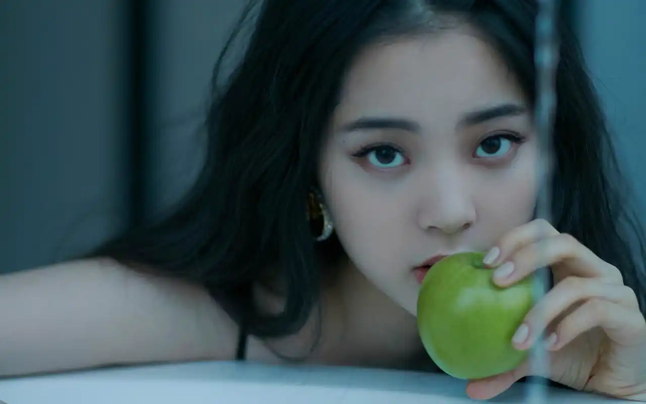 欧阳娜娜性感优雅写真桌面壁纸高清大图预览1920x1200_大陆明星下载