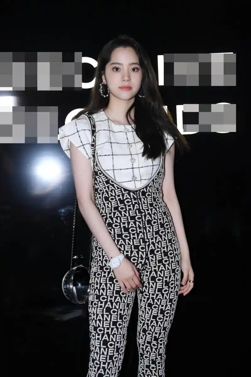 欧阳娜娜的时尚穿搭,可盐可甜风格多变