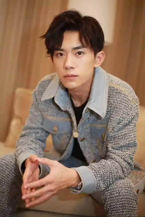 感受一下易烊千玺的神仙发型每一款都帅到爆