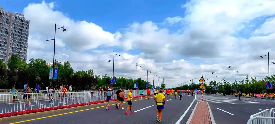 2023年8月27日,哈尔滨国际马拉松比赛.交通管制,提供了 - 抖音