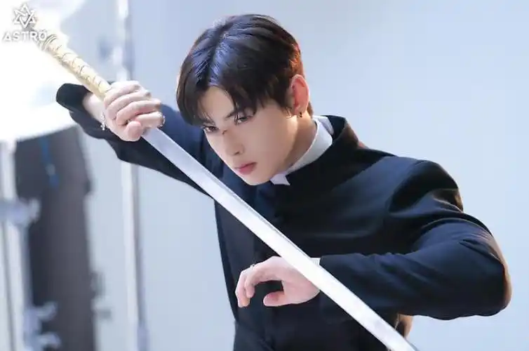 韩剧《island》开播,主演颜值超高,67车银优的脸用在了好地方