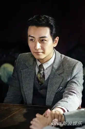 《红蔷薇》陈晓拥抱告别惨被揍 身份成谜惹猜想