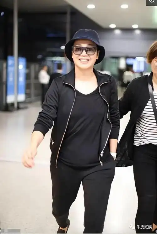 其实蒋雯丽的走路姿势奇怪可是圈内出名.