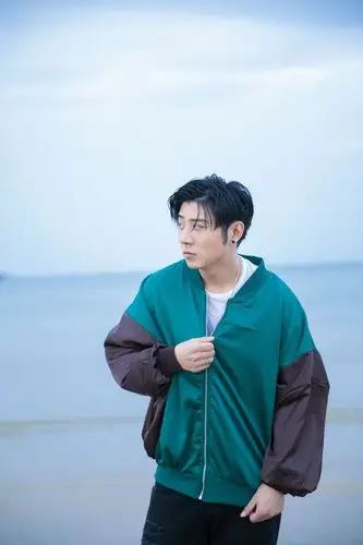 新晋导演高晓攀海边写真曝光自在奔跑画风清新