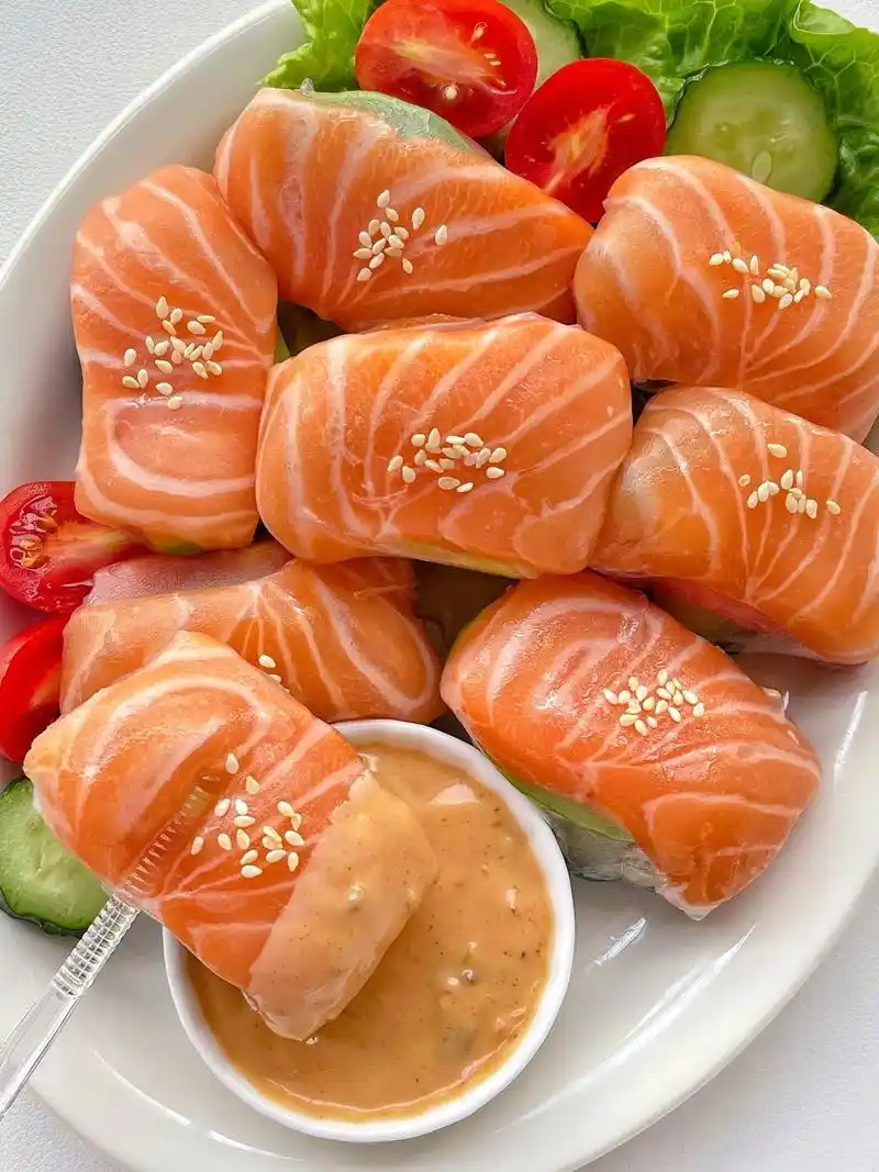 快乐减脂75三文鱼牛油果卷,这个搭配巨好吃.