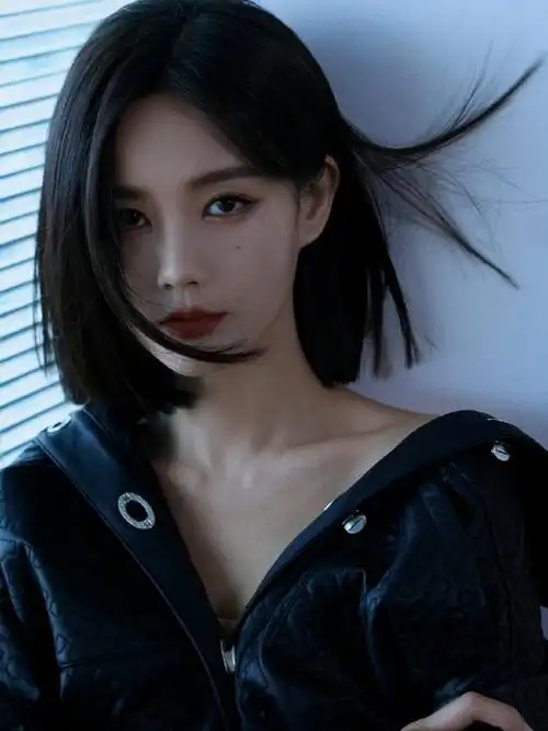 李一桐暗黑系写真##李一桐玫瑰花暗黑系照片