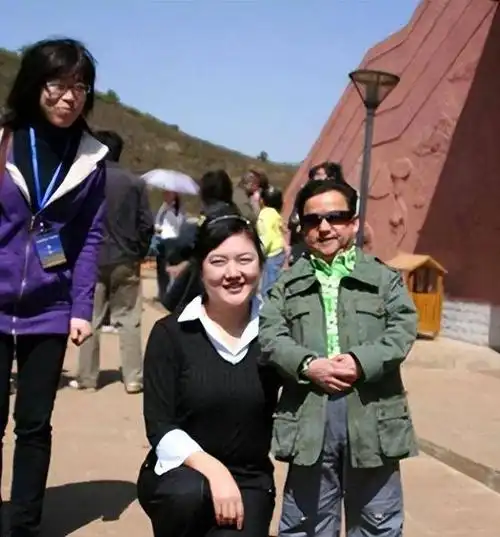 他身高1米2,是国家一级演员,却连娶四个老婆,豪车豪宅无数|黄渤