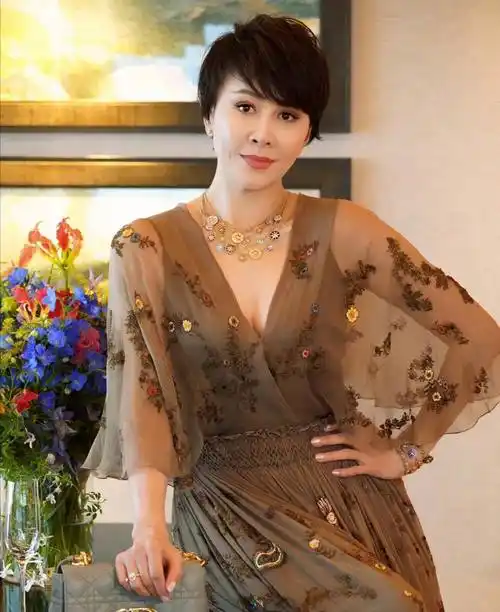 刘嘉玲回应删除angelababy,圈子不同加回来也是无语_好友_微信_狄仁杰