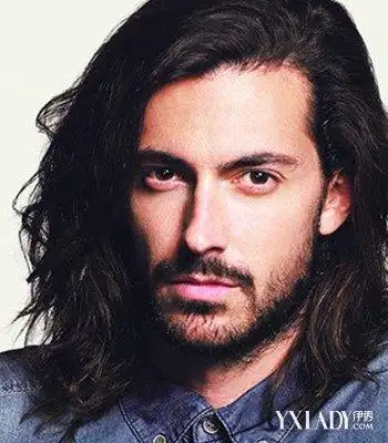 男披肩发图片欣赏 长发更添不羁气质